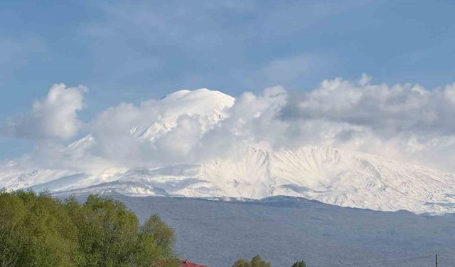 Doğunun Çukurovası Iğdır’da dağlar Nisan’da beyaza büründü