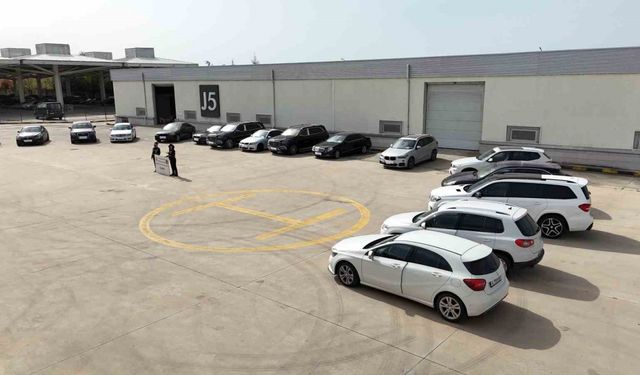 Edirne’de yüz milyonlarca lira değerinde onlarca lüks araca el koyuldu