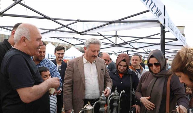 Geçmişin izlerini taşıyan antika eşyalar bu pazarda