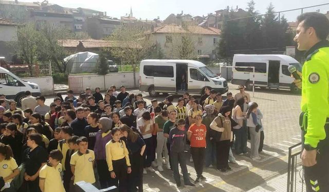 Hisarcık polisinden öğrencilere trafik güvenliği eğitimi