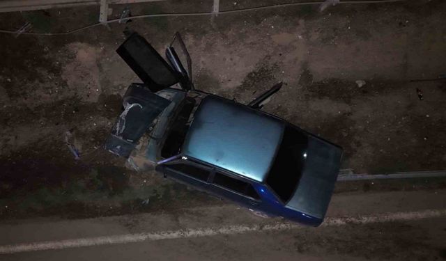 Kaza yapan otomobilin sürücüsü, yaralıları bırakıp ortadan kayboldu