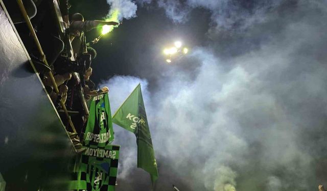 Kocaeli’de binlerce kişi şampiyonluğu hep birlikte kutladı