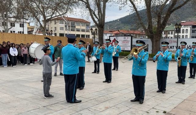 Küçük Eymen’den 23 Nisan’da gururlandıran performans