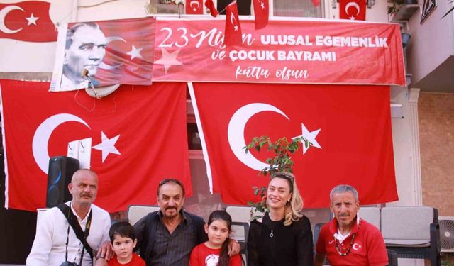 Marmaris’in ’23 Nisan Dede’si yine sokakları bayrakla donattı