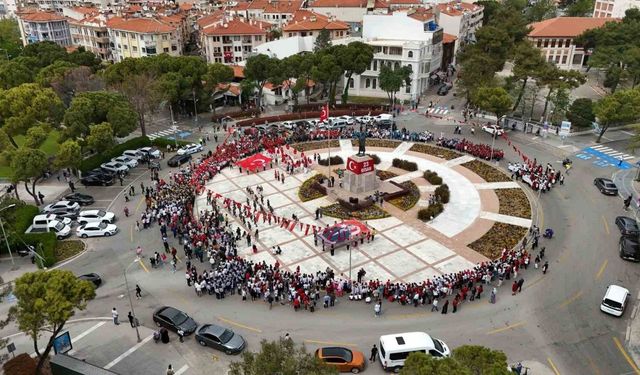 Muğla’da 23 Nisan coşkusu kortej yürüyüşüyle başladı