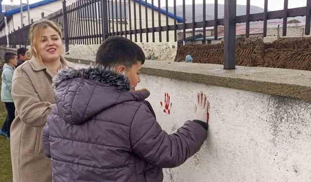 Öğrenciler otizme dikkat çekti