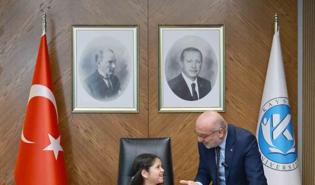 Rektör Karamustafa, koltuğunu 4. sınıf öğrencisine devretti