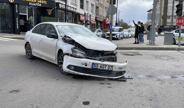 Sivas’ta araçlar çarpıştı, bir kişi yaralandı
