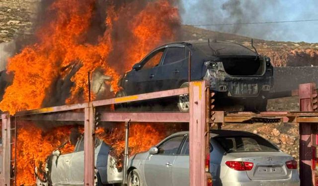 Suriyelilerin hayallerini süsleyen araçlar alevlere teslim oldu