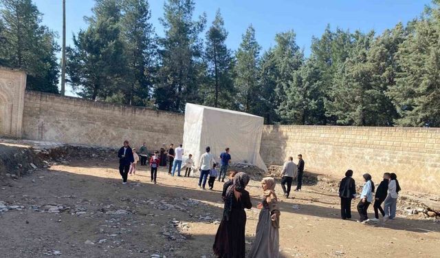 Tescilli eser olmayan Veysel Karani Türbesi aslına uygun yapılıyor