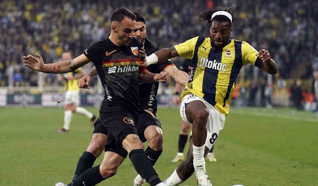 Trendyol Süper Lig: Fenerbahçe: 1 - Kayserispor: 1 (İlk yarı)