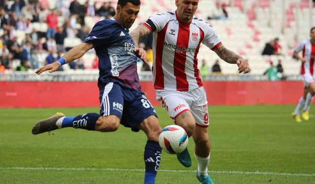 Trendyol Süper Lig: Sivasspor: 0 - Antalyaspor:0 (İlk yarı)