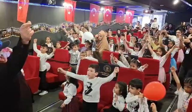 Tunceli’de öğrenciler Gezen Sinema ile doyasıya eğlendi