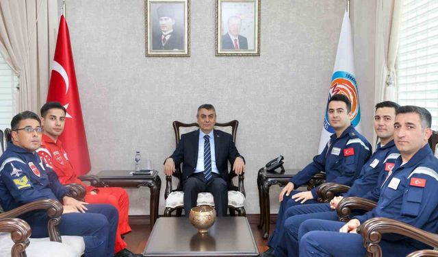 Türk Yıldızları Ekibi Vali Toros ve Başkan Seçer’i ziyaret etti
