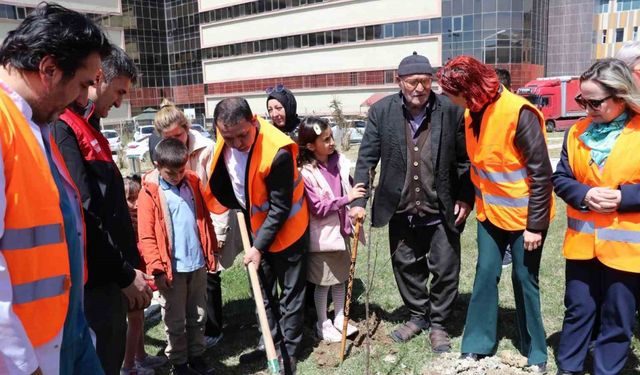 Van’da Alzheimer hastaları, nöroloji ve psikiyatri hastaları için meyve bahçesi oluşturdu