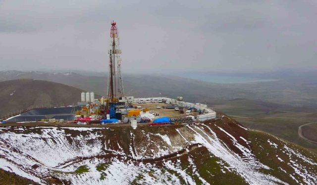 Van’da petrol arayışı: 200 tonluk dev sondaj kulesi kuruldu