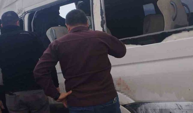 Van’da yolcu minibüsüyle kamyonet çarpıştı: Ölü ve yaralılar var
