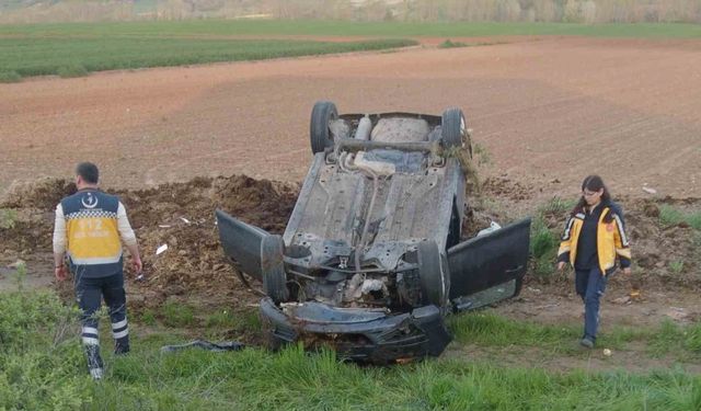 Yoldan çıkan otomobil metrelerce sürüklenip tarlaya uçtu: 1 yaralı