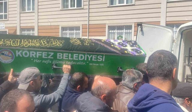 Zümra, gözyaşlarıyla toprağa verildi