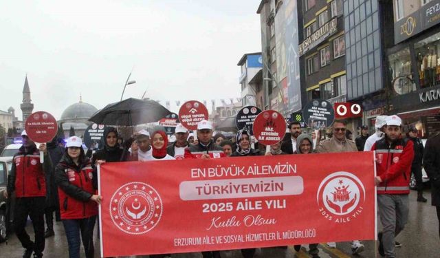 Aile yılı kortej yürüyüşü yağmura rağmen gerçekleşti