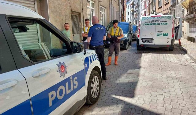 Apartmana yayılan koku yaşlı adamın öldüğünü ortaya çıkardı
