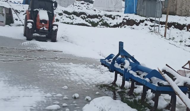 Aşkale’de kar sürprizi