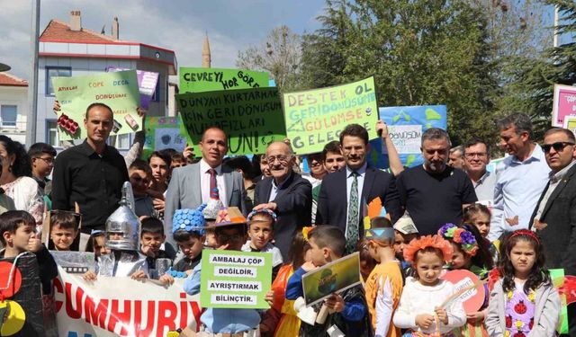 Beyşehir’de öğrenciler temiz çevre için yürüdü