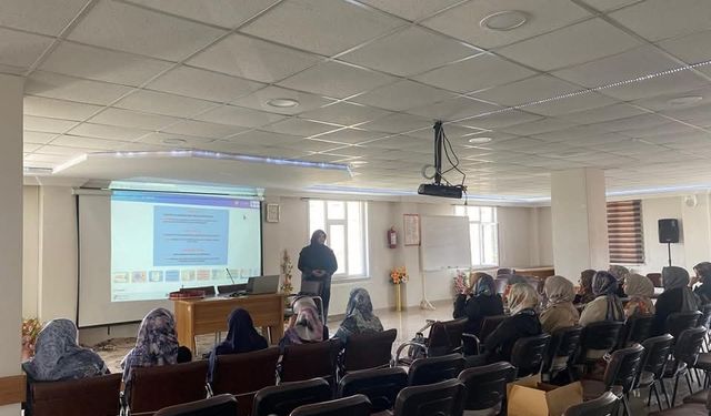 Bozkır’da Kur’an Kursu öğreticilerine seminer