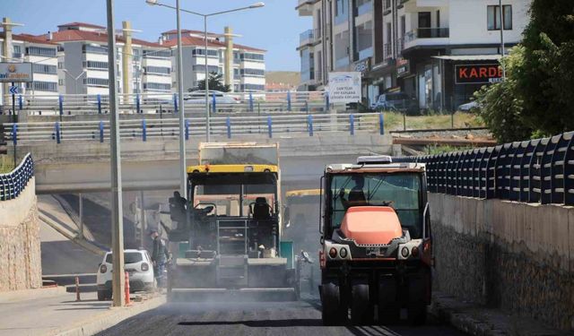 Elazığ’da asfaltlama çalışmaları sürüyor