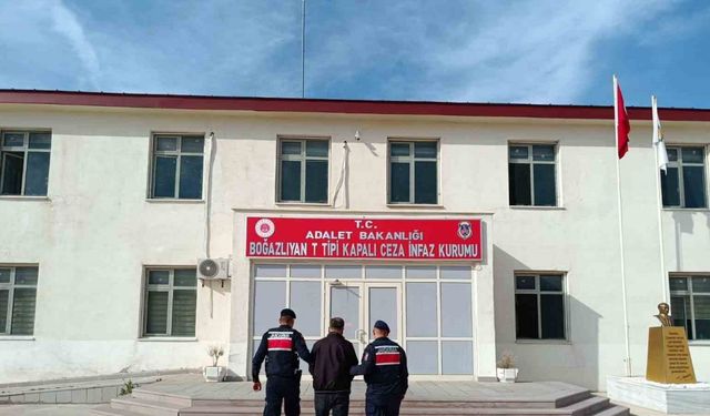 Firari hükümlü yakayı ele verdi