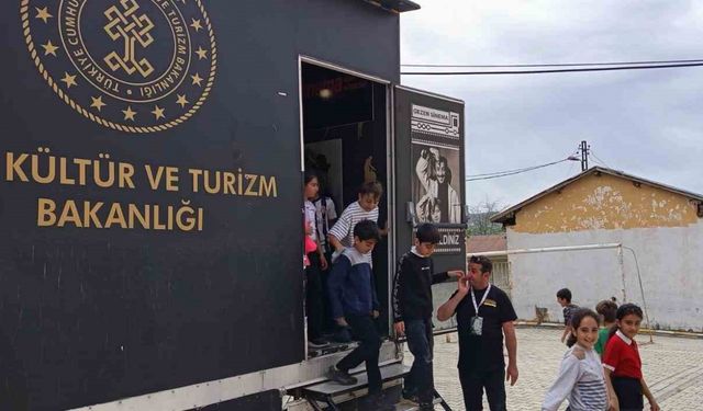 Gezen Sinema Tırı Baskil’de çocuklarla buluştu