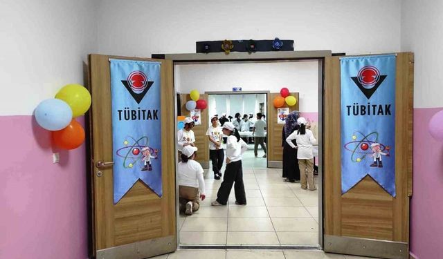 Hilalkent 125. Yıl İmam Hatip Ortaokulu öğrencileri bilim fuarında hünerlerini sergiledi