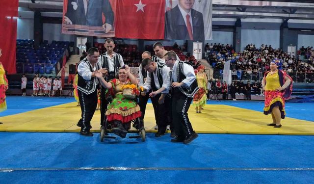 Özel gençlerin gösterisi beğeni topladı