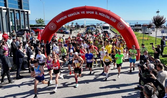 Samsun’da 19 Mayıs Uluslararası Yarı Maratonu koşuldu