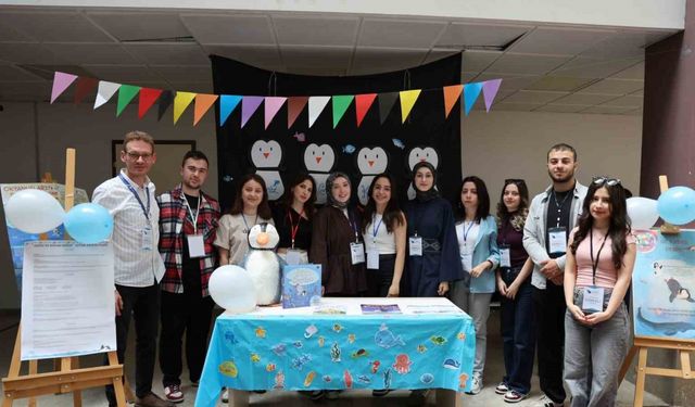 Sınıf öğretmenliği öğrencilerinden etkileşimli okuma sergisi