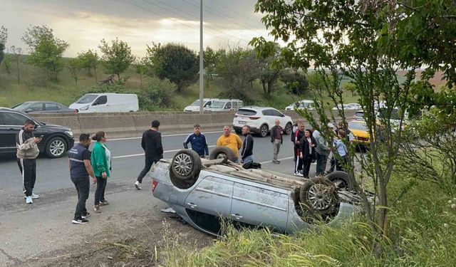 Takla atan otomobilden emniyet kemeri sayesinde yara almadan çıktı