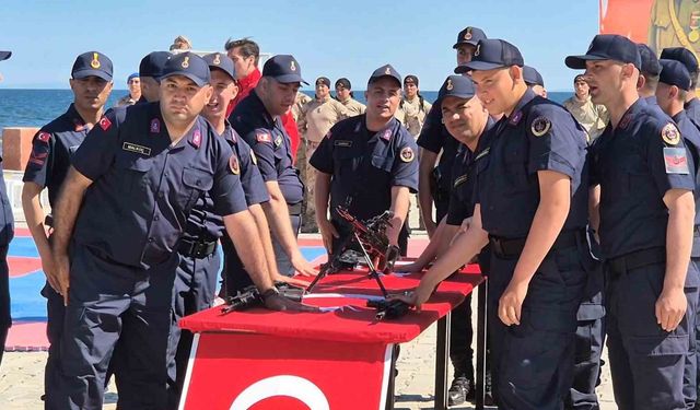 Tekirdağ’da özel bireyler için düzenlenen temsili yemin töreninde komandolardan nefes kesen gösteriler