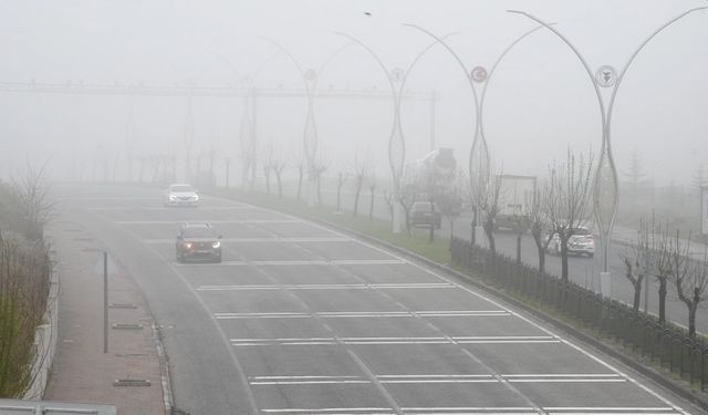 Yozgat’ta yoğun sis etkili oldu, görüş mesafesi 30 metreye düştü