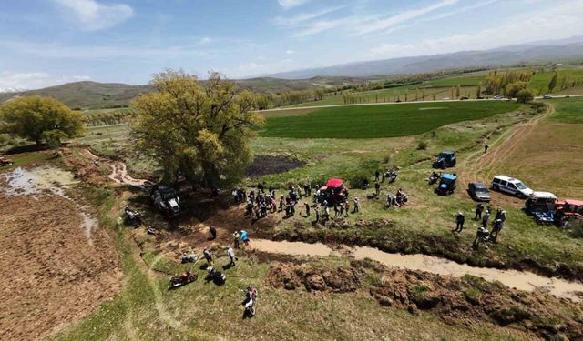 Yüzün üzerinde köylü tarım için bir araya geldi: 4 kilometre uzunluğundaki sulama kanalı imece usulüyle temizlendi