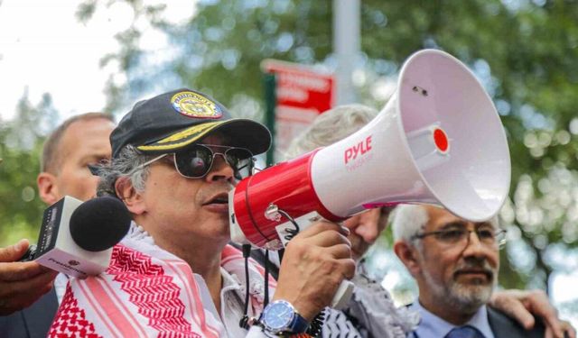 Kolombiya Devlet Başkanı Petro’dan ABD askerine: "Donald Trump’a boyun eğmeyin. İnsanlığa hizmet edin"