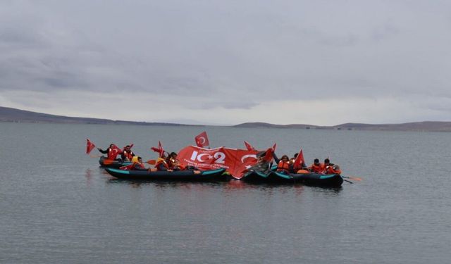 Çıldır’da Cumhuriyet kano gösterisiyle kutlandı
