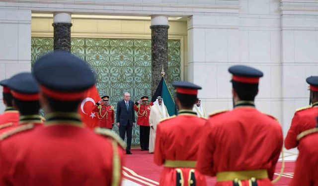 Cumhurbaşkanı Erdoğan, Kuveyt’te resmi törenle karşılandı