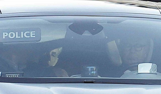 Fransa tarihinde bir ilk: Eski Cumhurbaşkanı Sarkozy hapse girdi