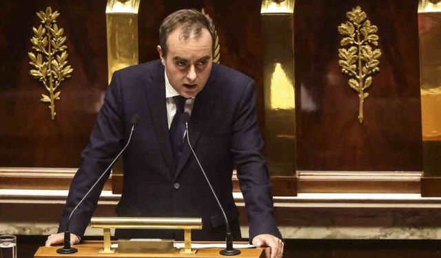 Fransa’da tartışmalı emeklilik reformu askıya alınacak