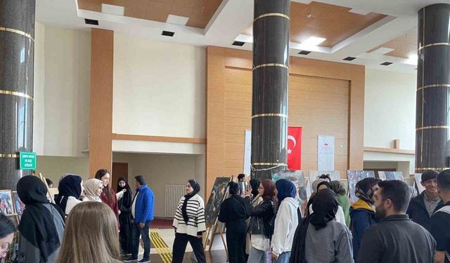 Gençlerin el emeği ürünleri görücüye çıktı