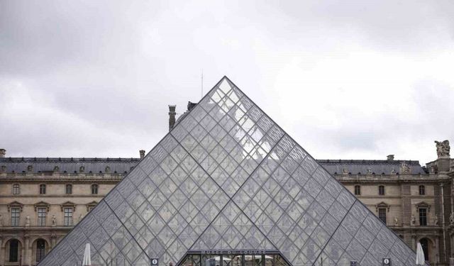 Louvre soygununda 2 şüpheli gözaltına alındı