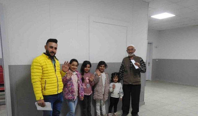 Suriyelilerin ülkelerine dönüşleri gece geç saatlerde de devam ediyor