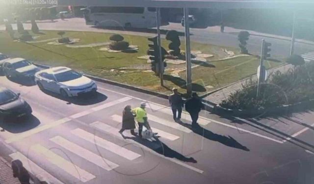 Trafik polisinden örnek davranış