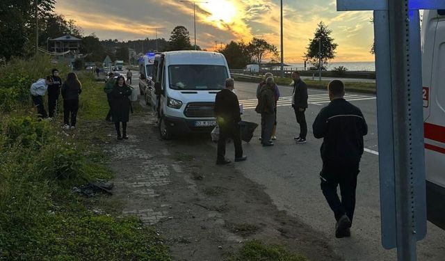 Rize’de lise öğrencilerini taşıyan okul servisi ile bir kamyonet çarpıştı