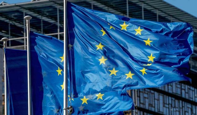 AB, Ruslara çok girişli Schengen vizesini kaldırıyor